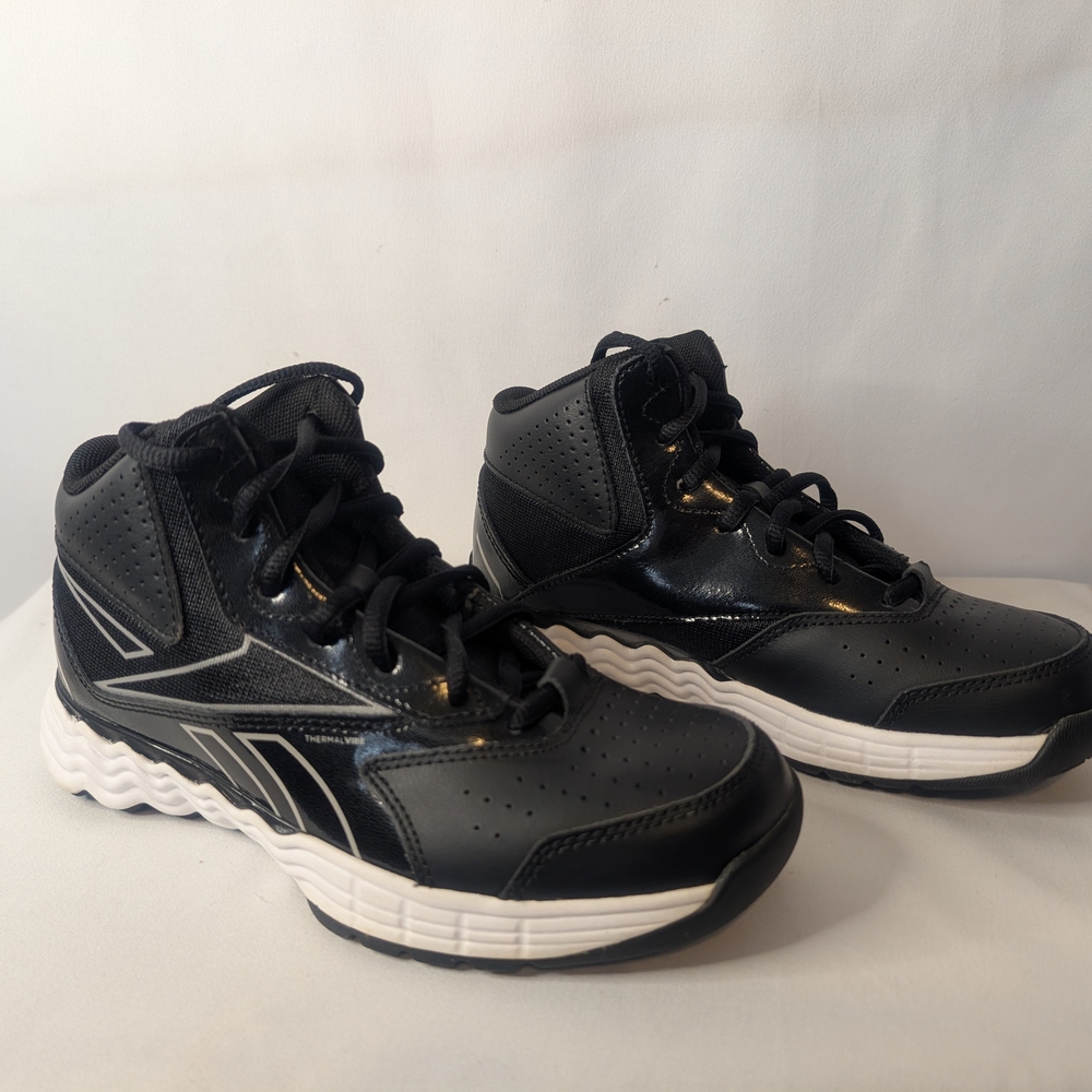 NIB Reebok Thermalvibe ll Kids Size 2 Black/White Basketball Shoes